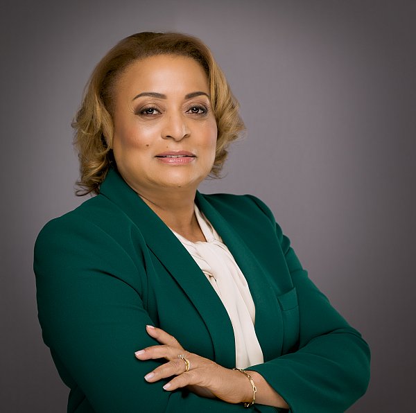 Woman Studio Headshot Example by I-Witness Photography LLC.jpg
