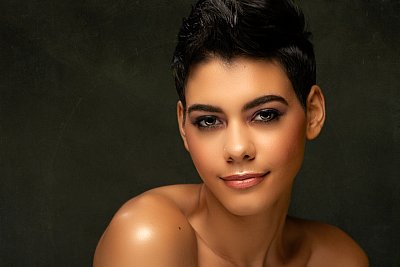 Model_Headshotshot.jpg